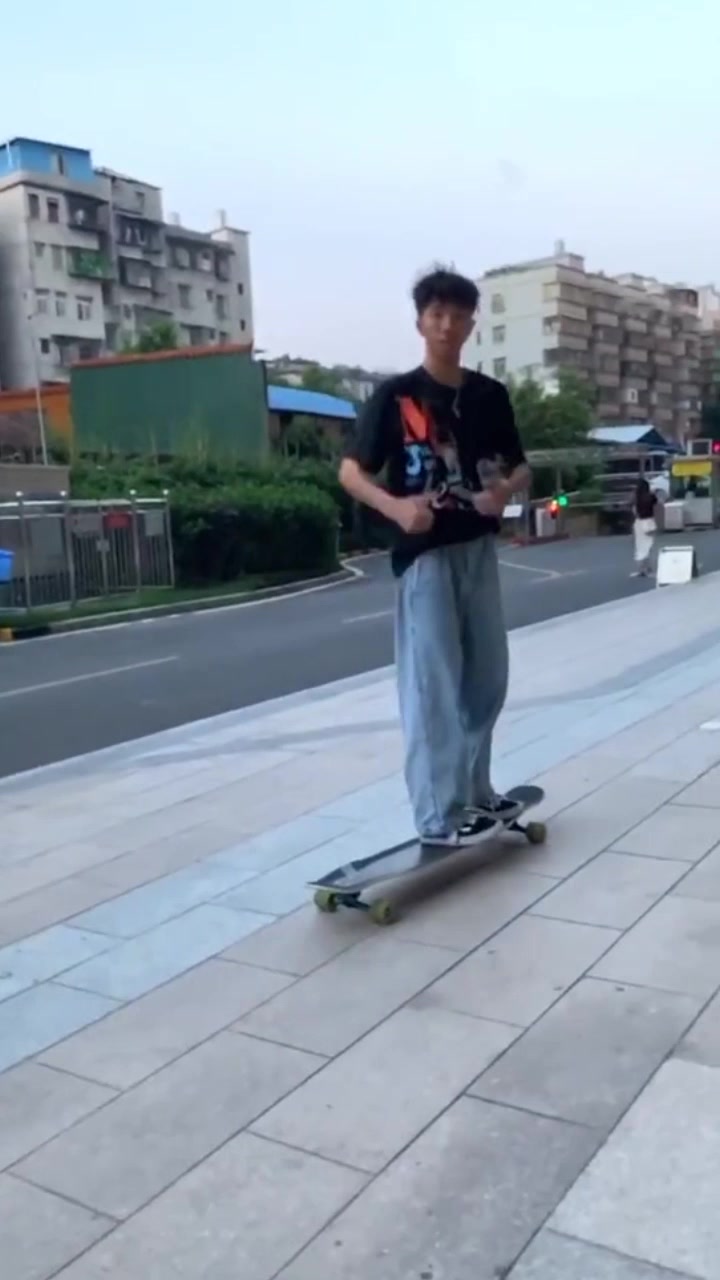 今天给大家带来个大招,有两个滑板哦