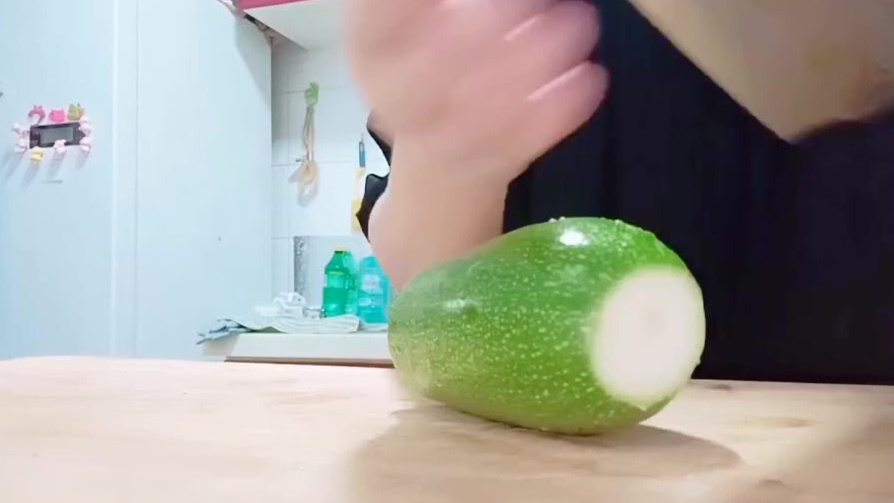 每天晚餐两到四个菜,刀鱼的独特做法让橙子胃口大开。