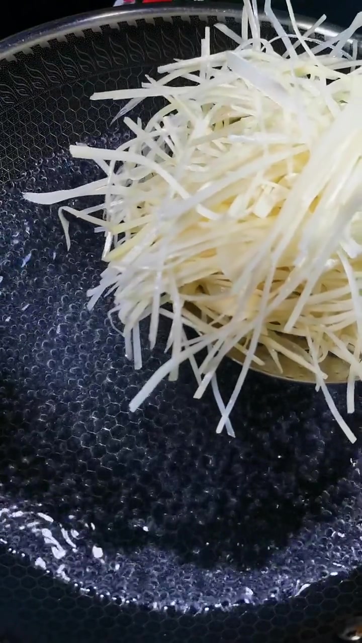 土豆丝拌粉条的做法教程
