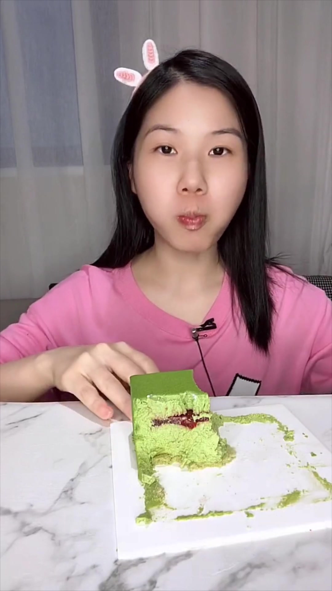 受无数女生喜爱的抹茶慕斯蛋糕,香浓的抹茶味,吃一口好幸福!