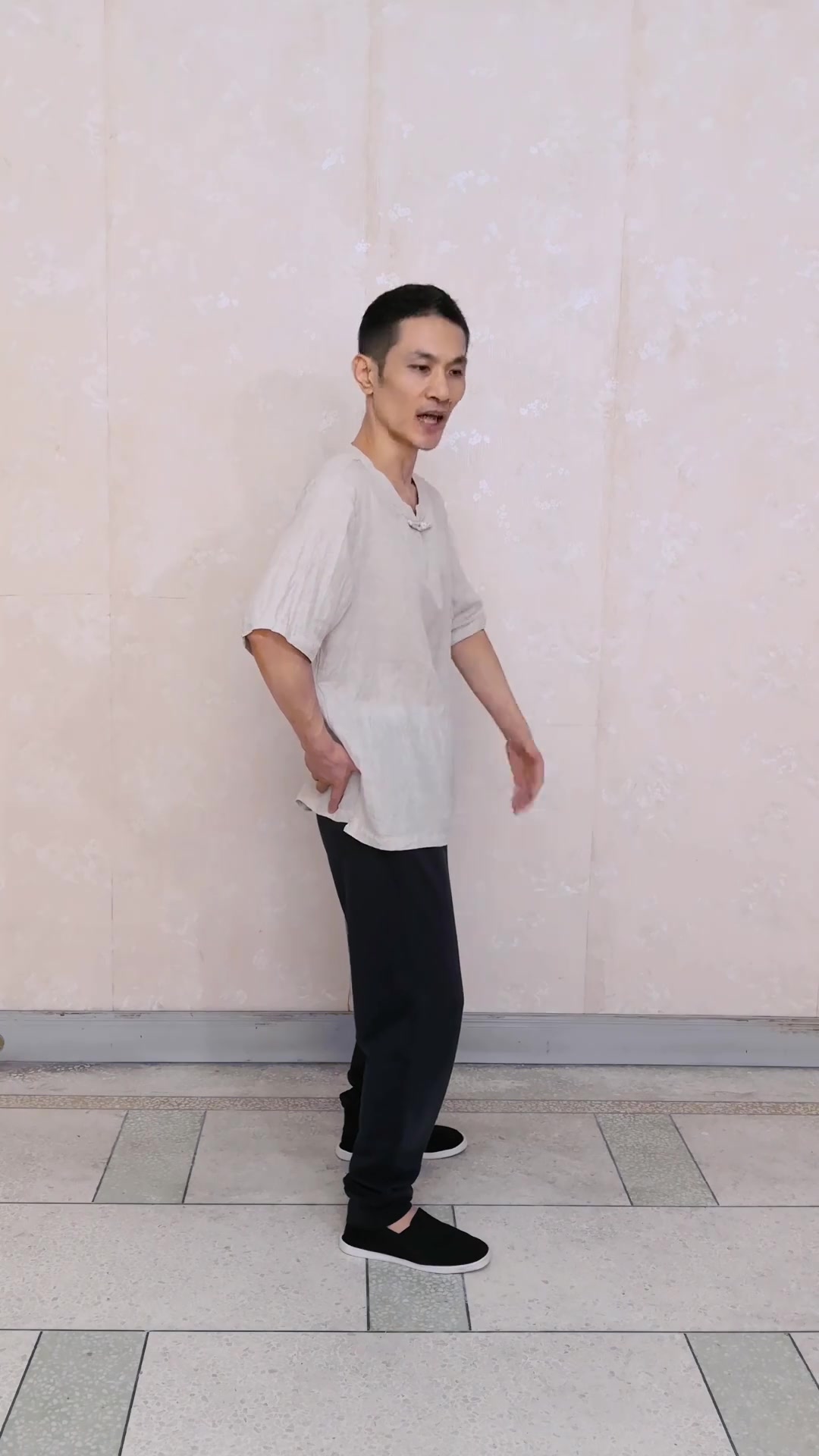 贴腰和松腹同时做到位,就是骨肉分离