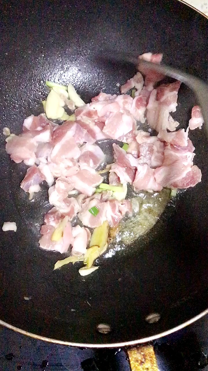 新年新尝试,五花肉炖八爪鱼,味道有点刺激
