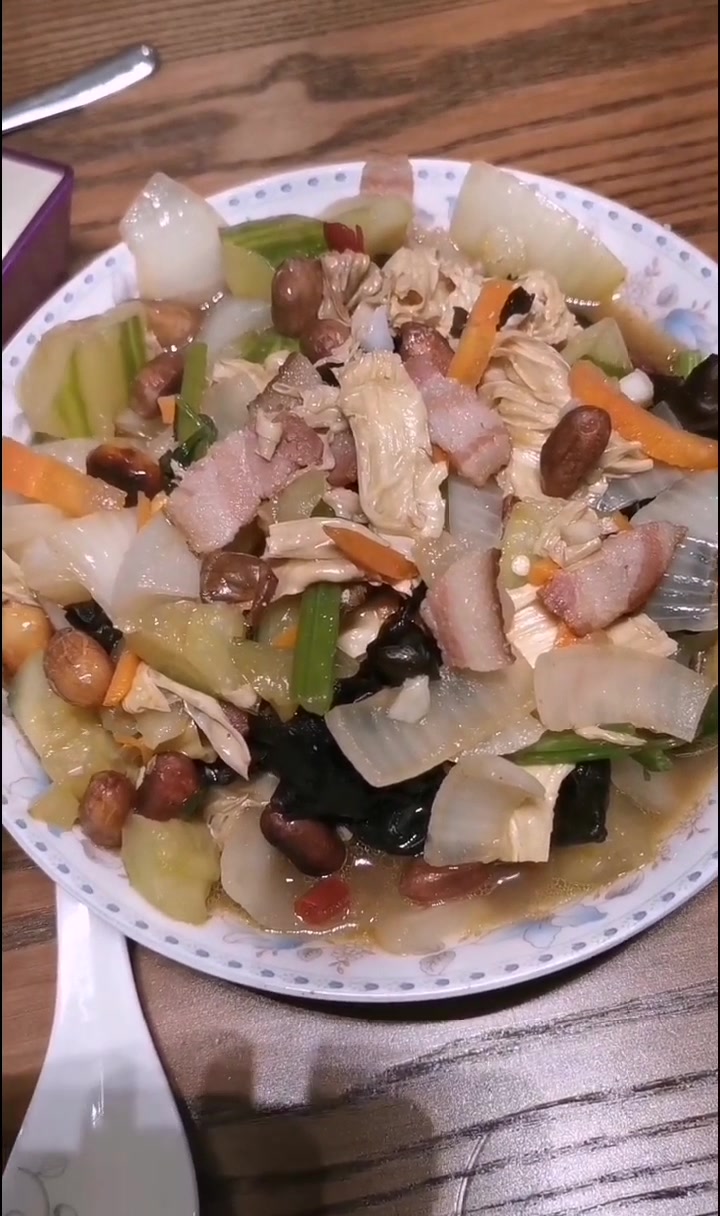 今日恩光菜谱:黄瓜炒木耳腐竹
