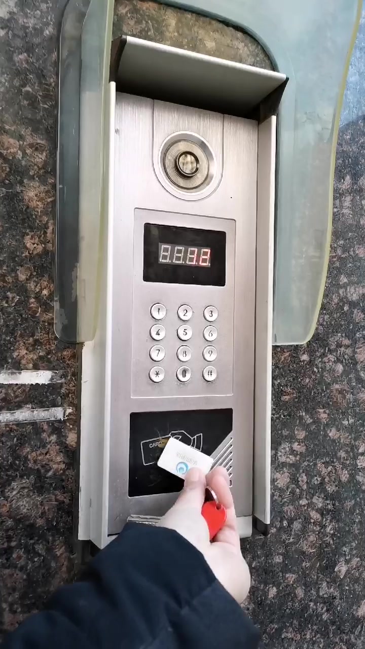 带你看看鲅鱼圈御海明珠的房子,园区特别干净,在楼上能看海