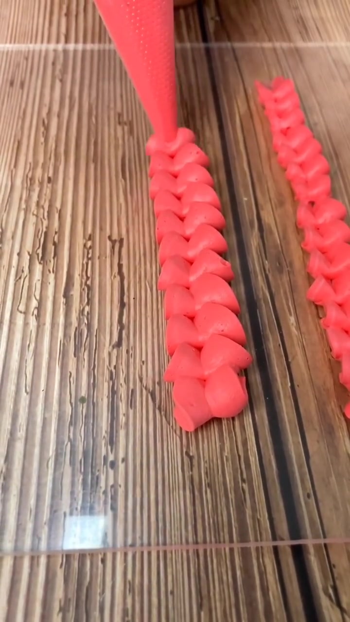 做蛋糕时,没有裱花嘴怎么办?来,教你自制常见裱花嘴!