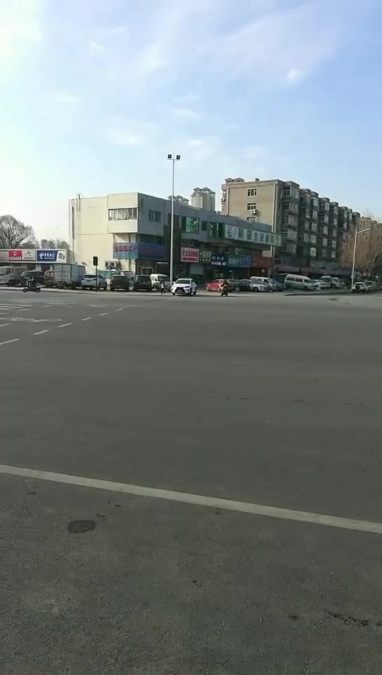 汤河公园,每天都很人,唱歌跳舞,健身………很是热闹………