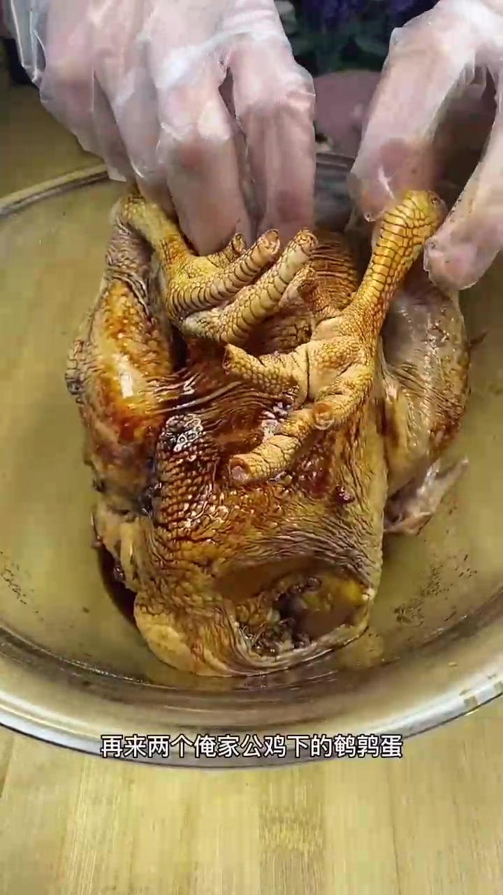 这才是真正的肚包鸡,切开一看,我的口水都快流出来了