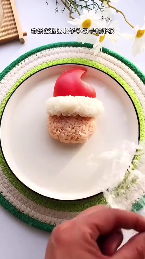 圣诞老人饭团 这样的饭团谁不爱呢 孩子更喜欢吃饭了