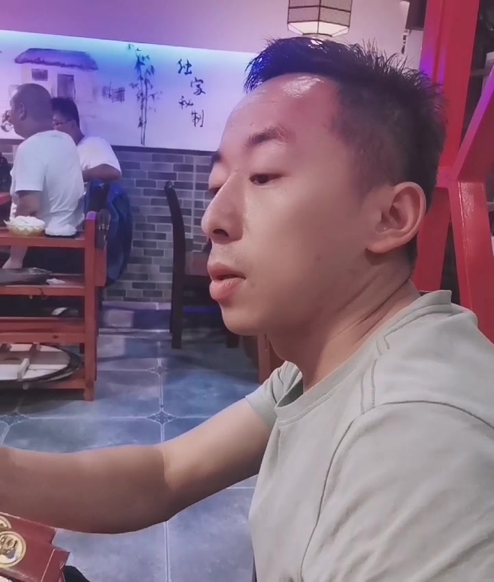 普陀部门一起来光顾新店开张的地锅鸡,忙碌的一天需要美食调剂