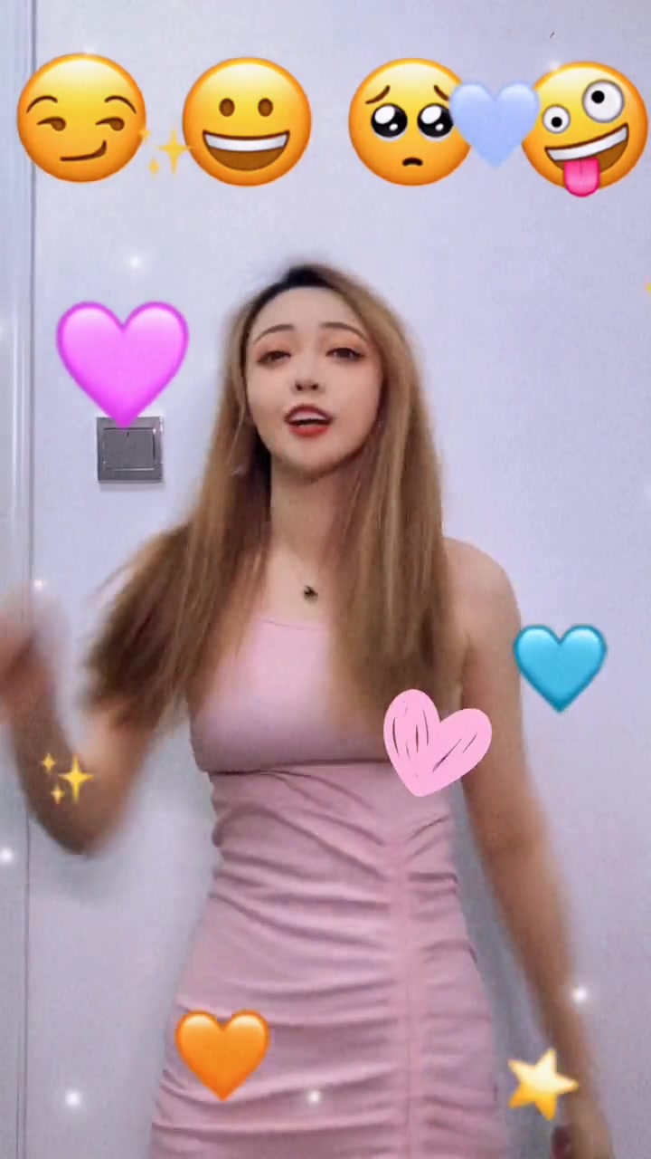 美女视频-美女在拍表情包