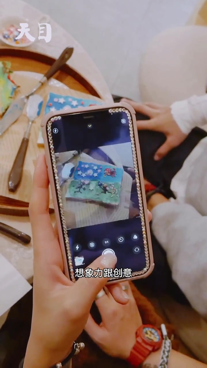 杭州一食用吐司店能DIY油画 体验者:画完舍不得吃