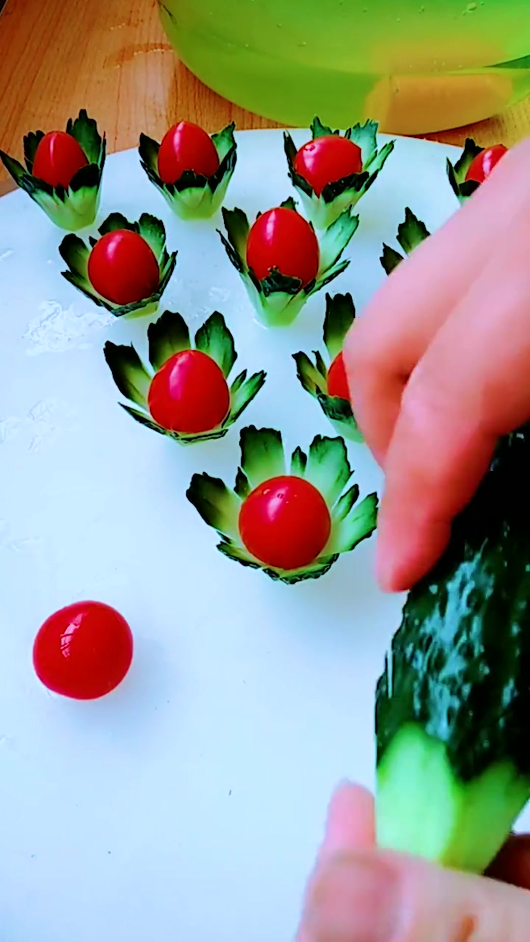 没想到几块钱的蔬菜,也能拼出漂亮的水果拼盘,这也太漂亮了!