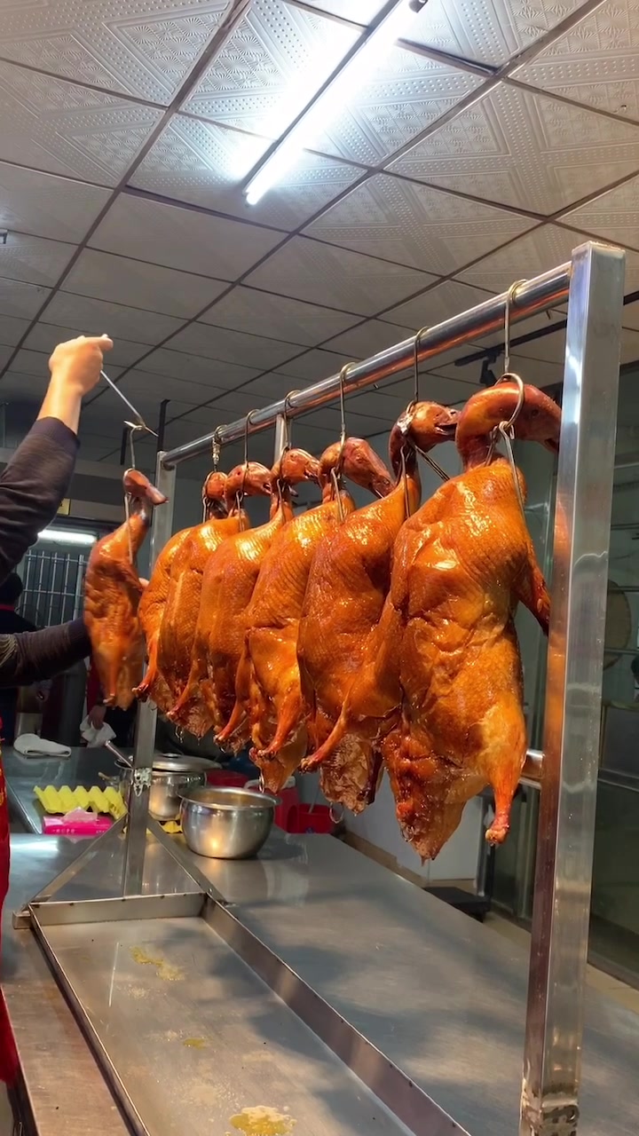 今天制作脆皮烧鸭起炉#美食#烧腊