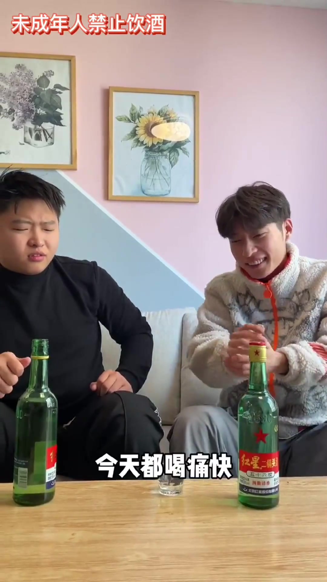 北方人喝酒vs南方人喝酒,画面一度很真实,两瓶啤酒能喝完吗?