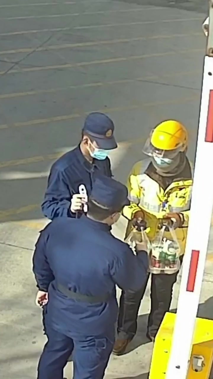 2021年的第一杯奶茶,心里暖暖的!