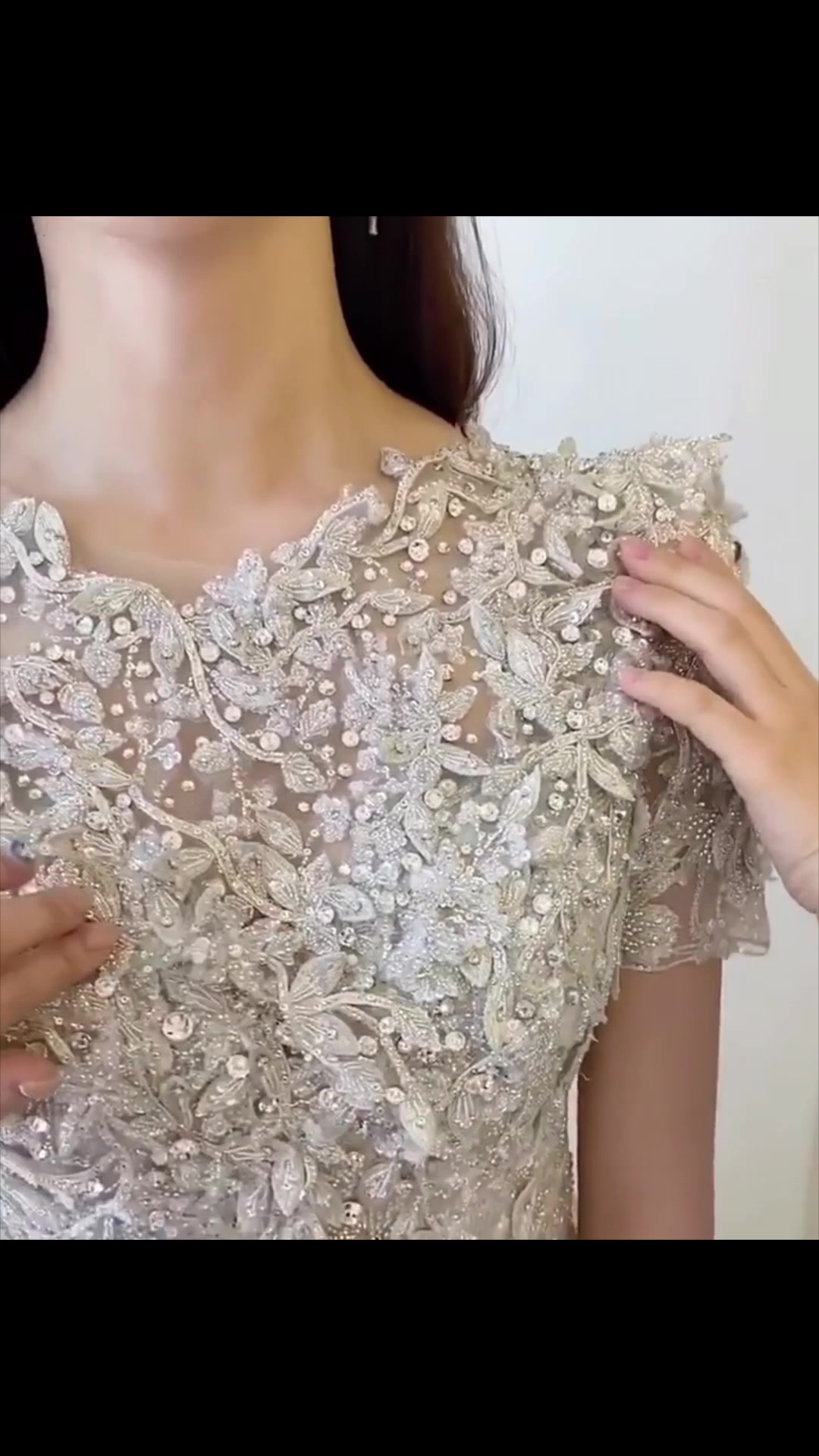 好唯美的婚纱啊,感觉新娘像美人鱼一样美