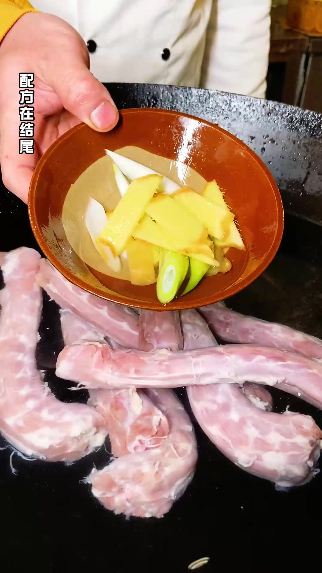 秘而不宣的酱辣鸭脖,今天解开做法,香中带辣,回味无穷