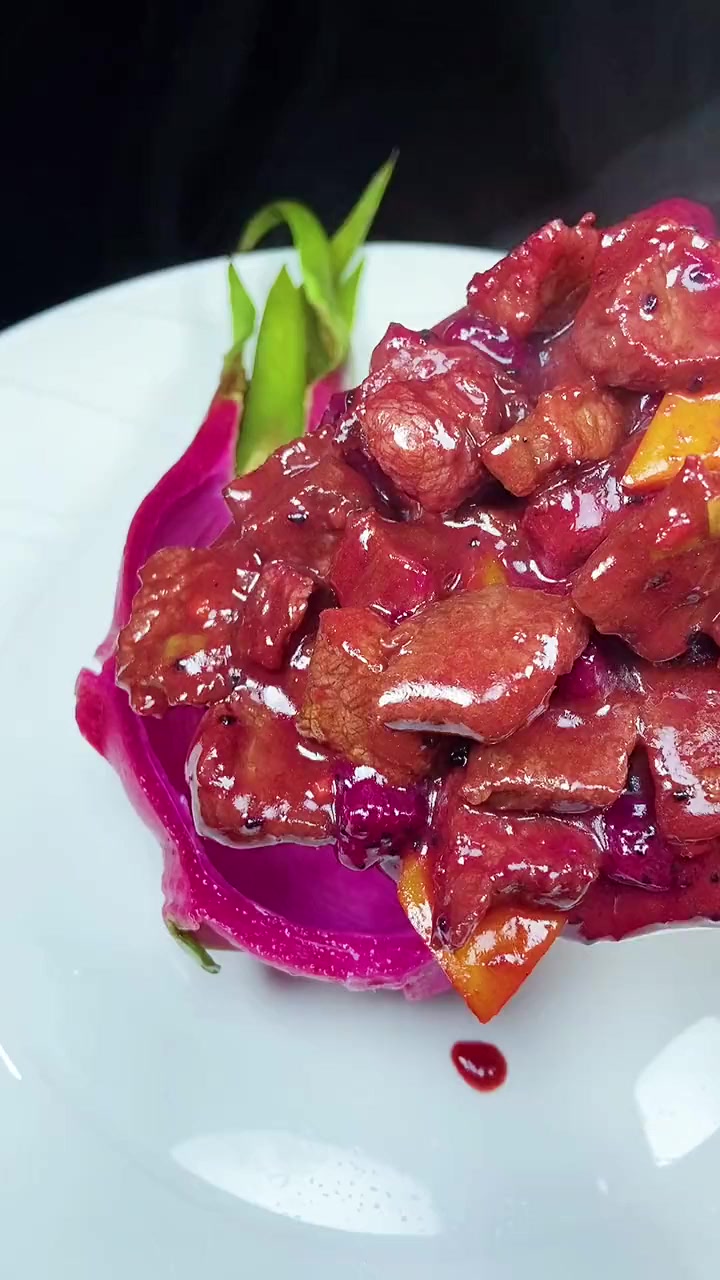 鲜嫩牛肉VS清甜火龙果,碰撞出火焰牛肉,造型美观味道鲜美!