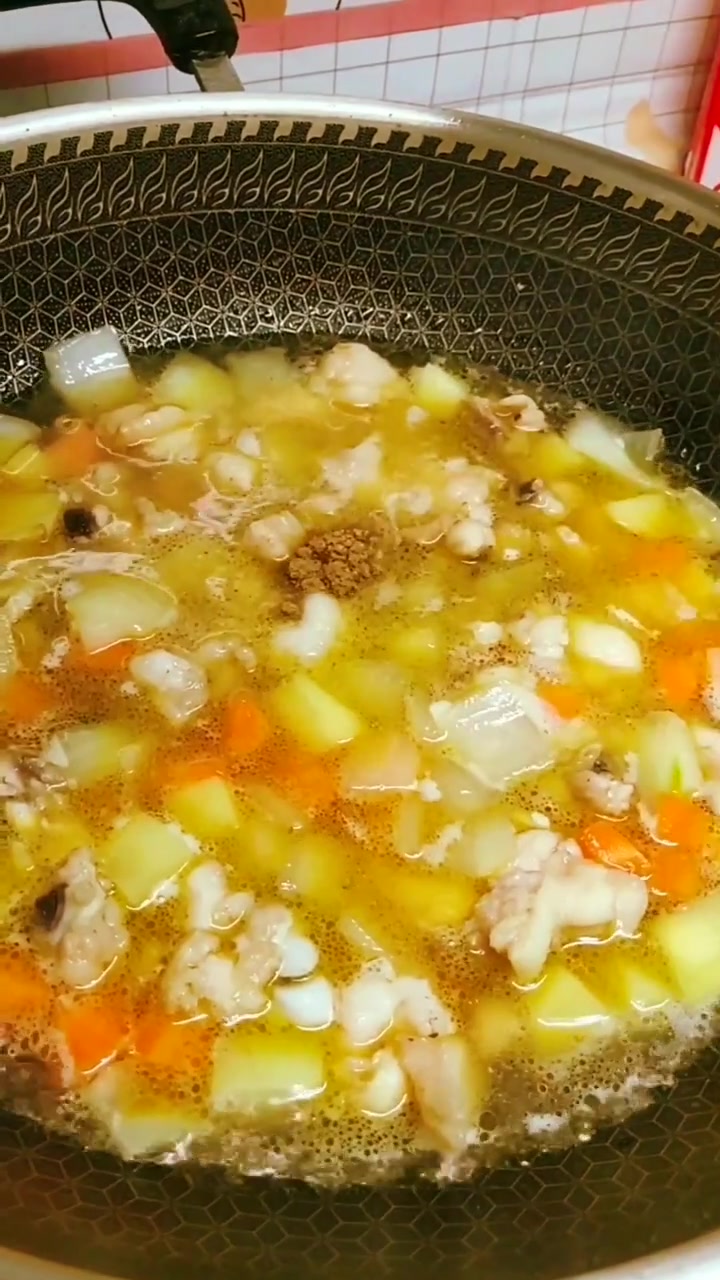 好吃的咖喱鸡块,土豆配上胡萝卜,软糯好吃有营养