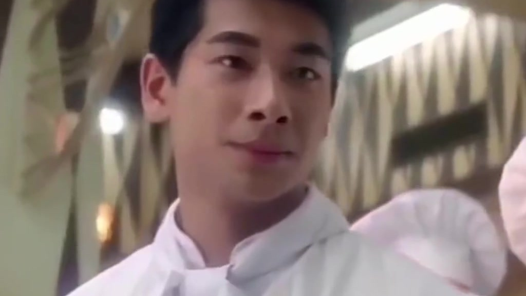 马上过年了,年夜饭绝对少不了。再配上美食电影更是添加热乎劲儿。说起能对标年夜饭的片段,除了