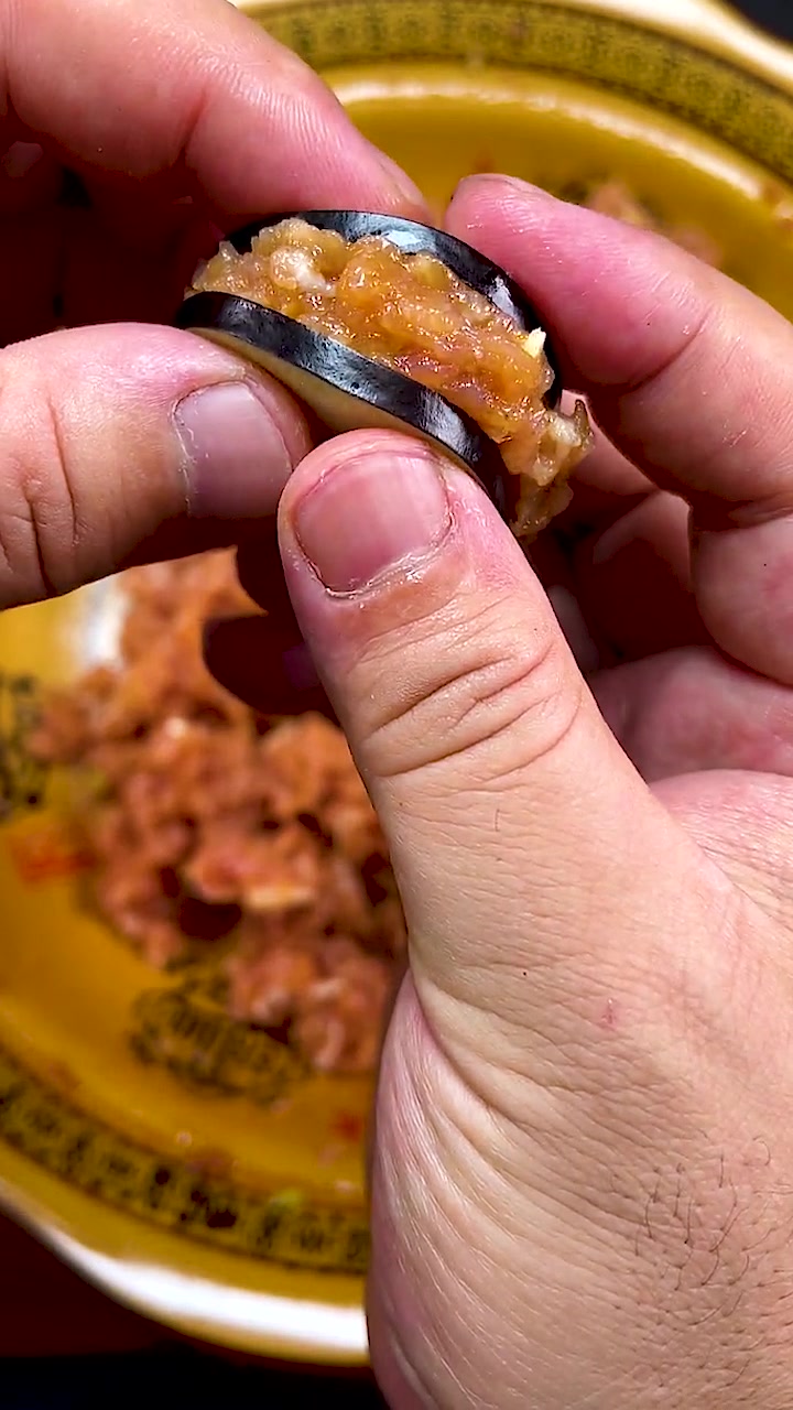 炸茄盒的家常做法,调糊很关键,外酥里嫩上桌就抢光