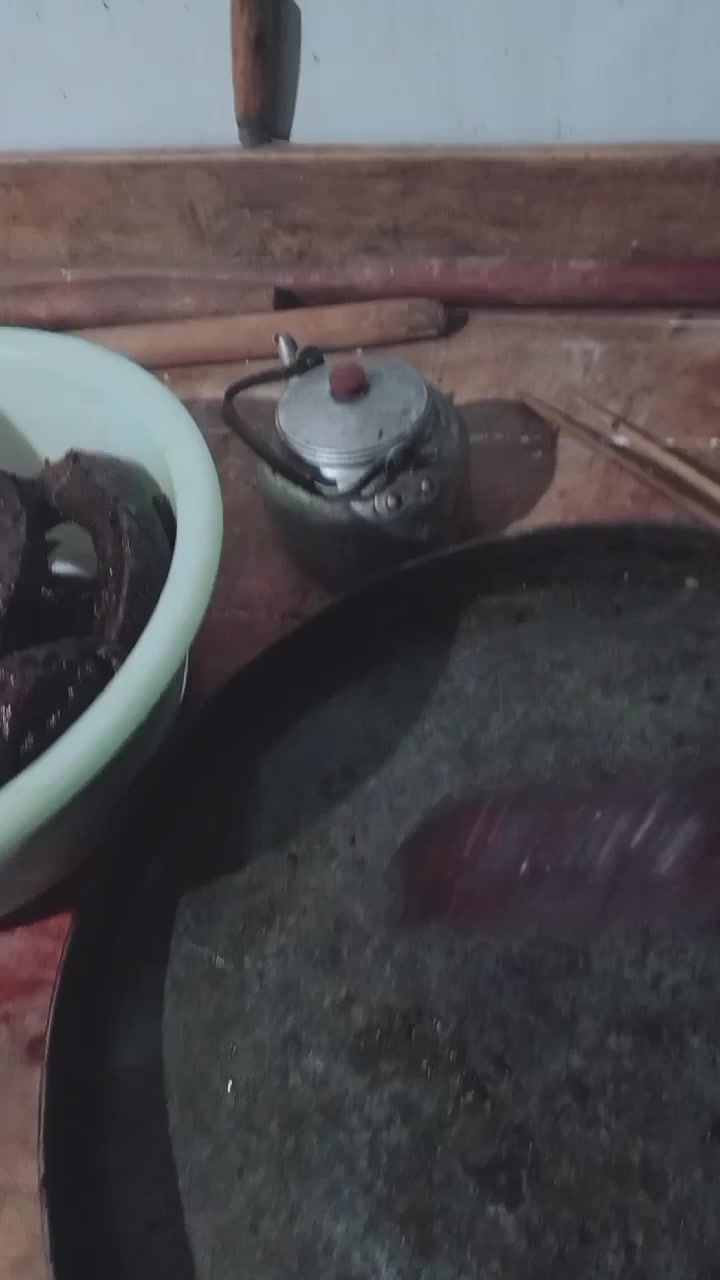 这是农村杀年猪的时候,每家都会做的杀猪菜,菜名叫做血面肠