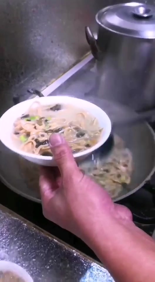 河南山野菜杂面条哪里教!怎么在家也可以做出好吃的杂面条!