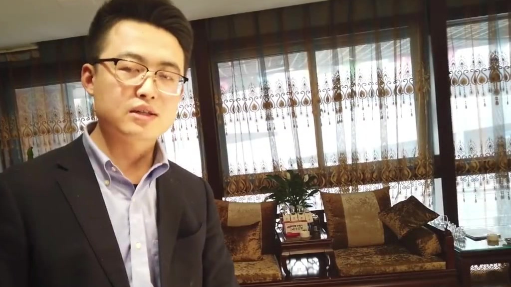 【揭秘两亿人围观的#山东大馒头# :蒸一个饽饽要揉1500下、软似面包满口香甜】 “过了小