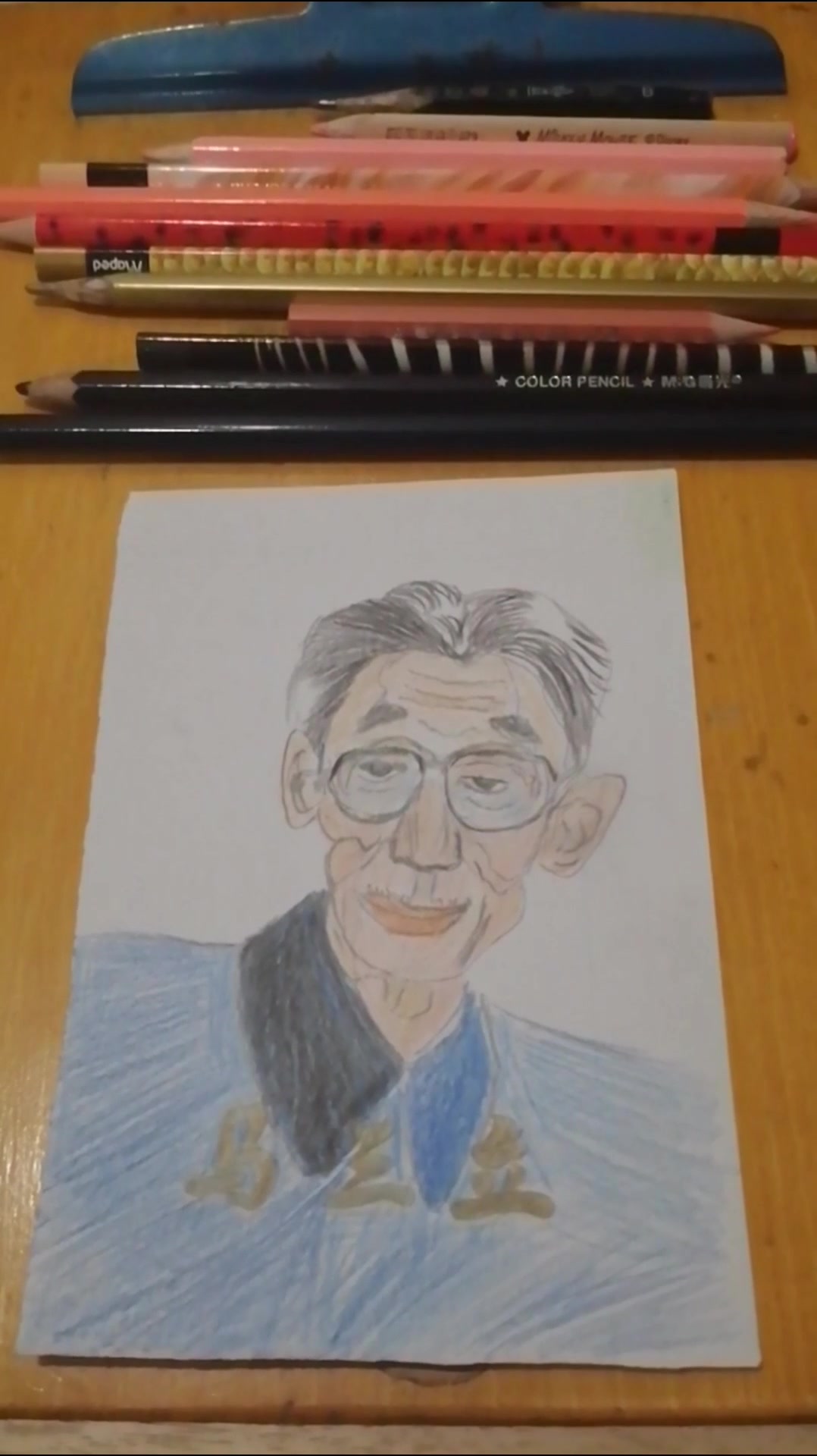 彩铅素描画人物肖像