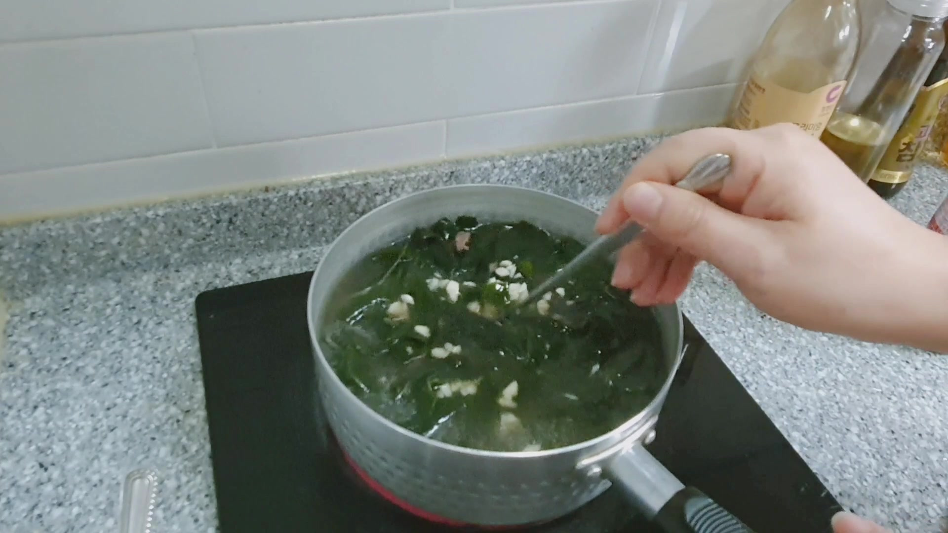 韩国人过生日必喝.汤汁浓郁.味道鲜美的牛肉海带汤,是这样做的