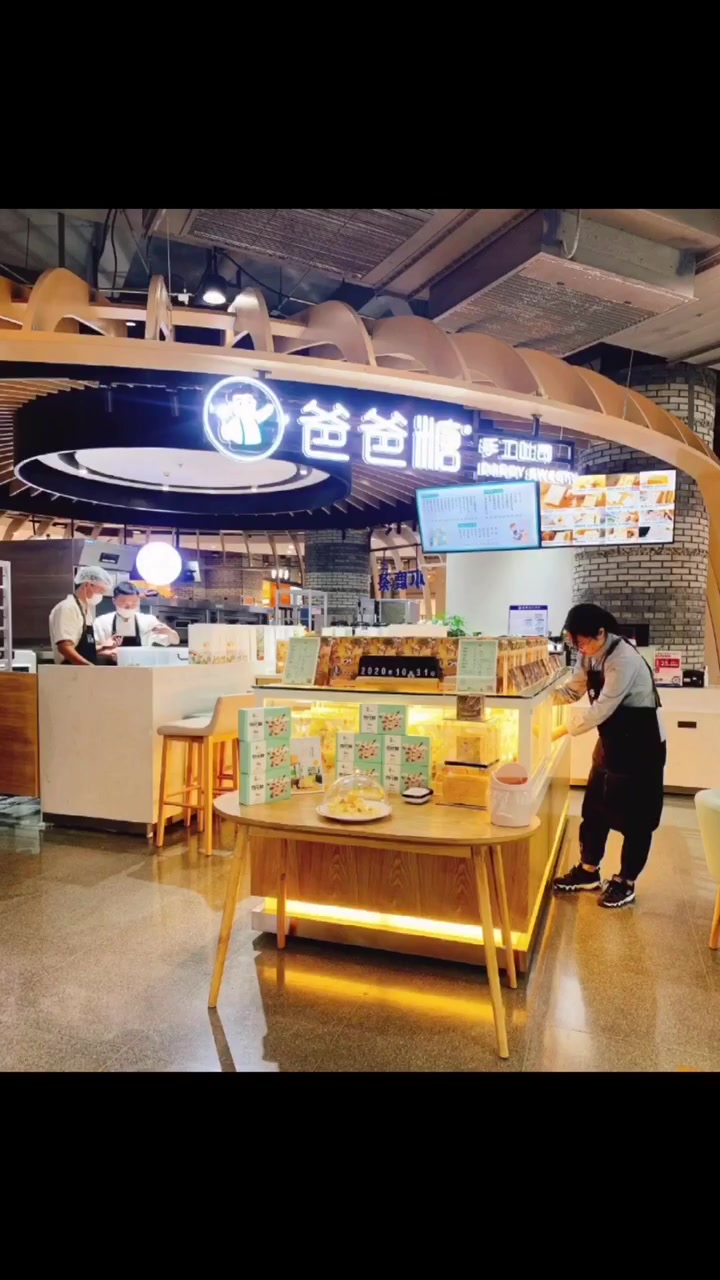 连锁面包店使用知了知屏 控制门店电视播放海报、视频、价目表