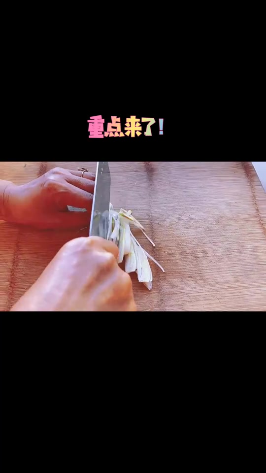 芹菜拌银耳!清热排毒又养颜