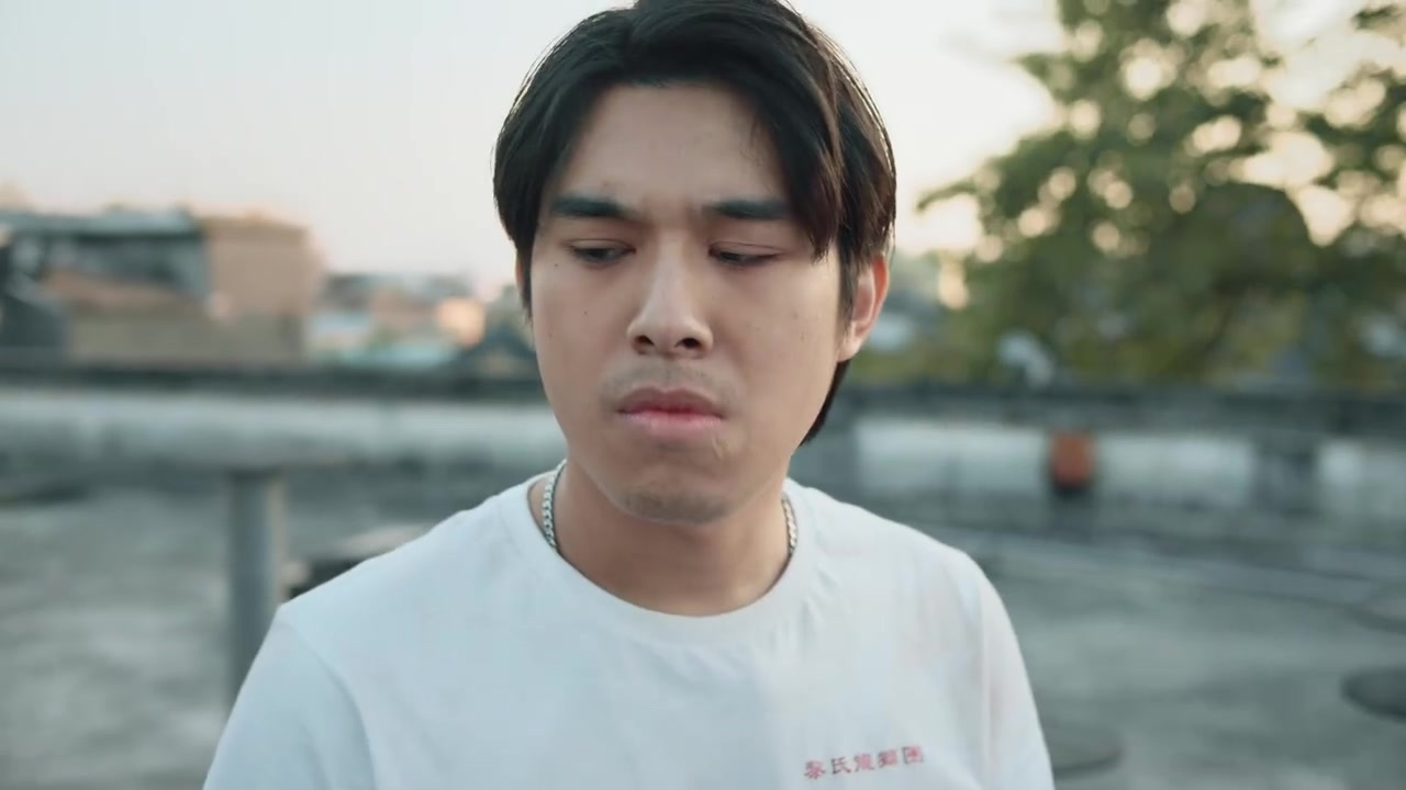 好家伙,年关将至,今年各大品牌微电影都来了!u1s1,#realme真我V15#推出的翻盘