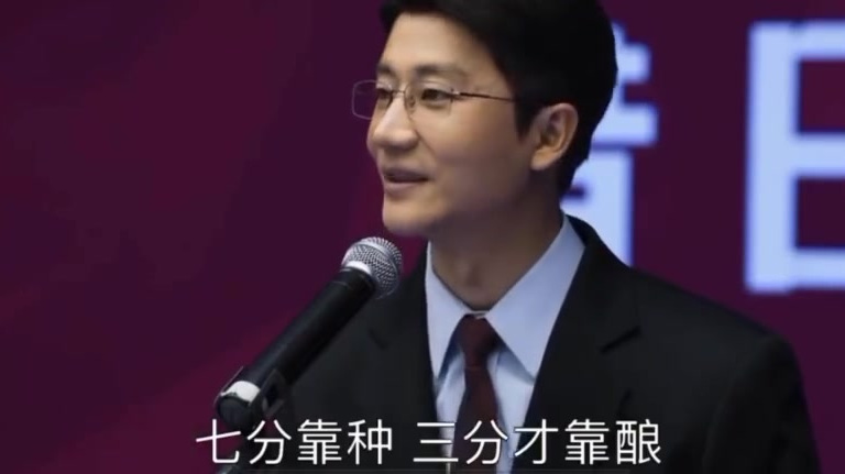  又到周末啦!小酌怡情,小马干部@黄轩 邀您共饮美酒佳酿。???? ☀️