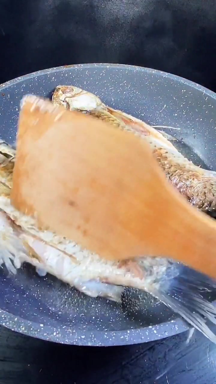 大厨教你红烧鱼的正确做法,肉质鲜嫩口感顺滑,吃一次就忘不了!