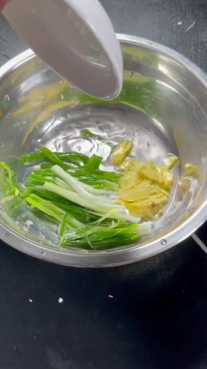 大龙虾制作的金丝虾球,高端大气,年夜饭必备