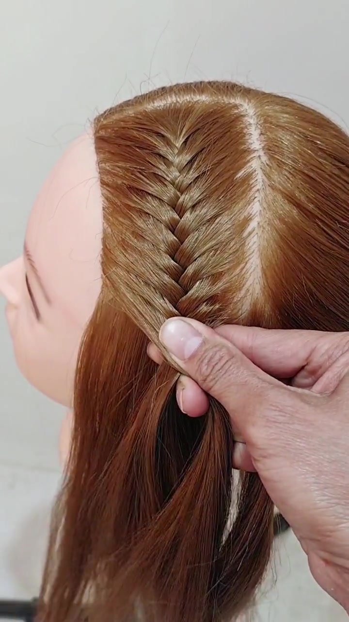 刘海扎鱼骨辫,保证你出门一天头发都不会乱!