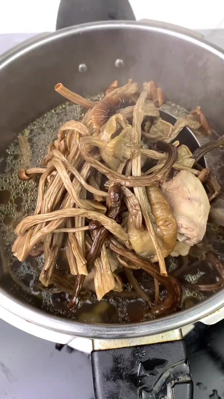 茶树菇鸡汤的做法