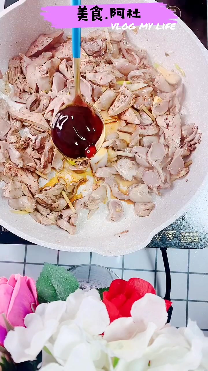 老婆最近想吃辣的,小炒鸡杂,正合胃口。
