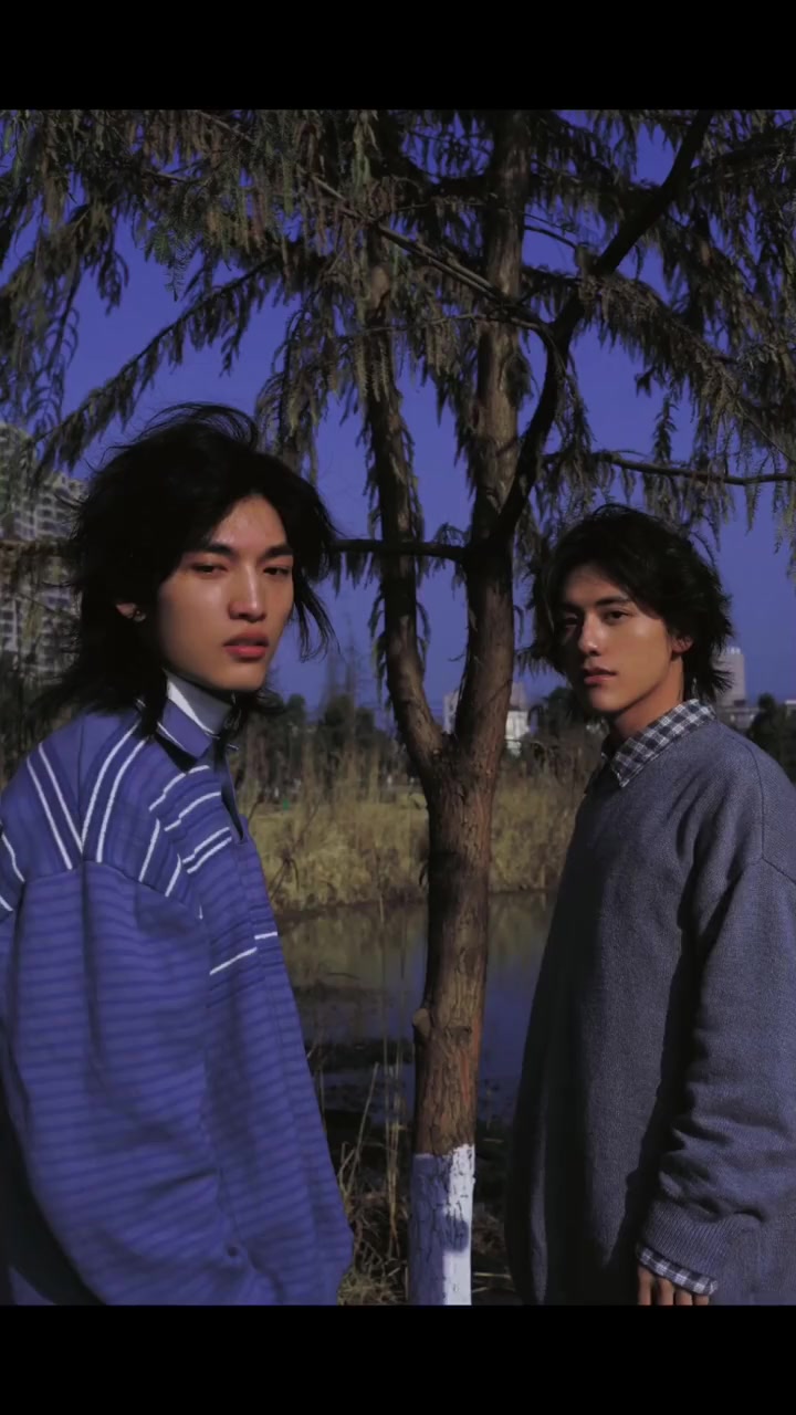 鲻鱼头,狼尾发,两个长发男生拍照是什么体验?双倍快乐!