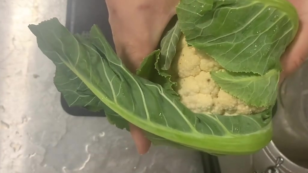春节各种食材囤起来,白菜花不同寻常的切法,方便食用利于储存#陪你过年##蔬菜#  