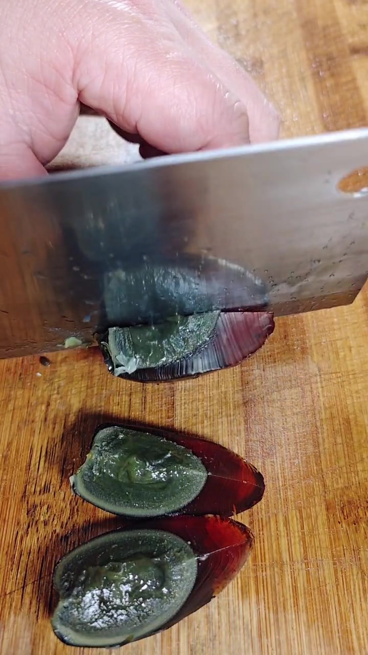 凉拌松花蛋的做法教程来啦!