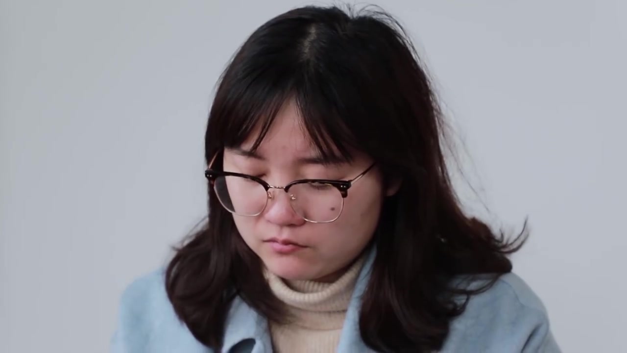 【为非遗传人点赞:90后女孩日卖年糕15吨】在绍兴诸暨,锦马年糕已传承四代,被列入非物质文