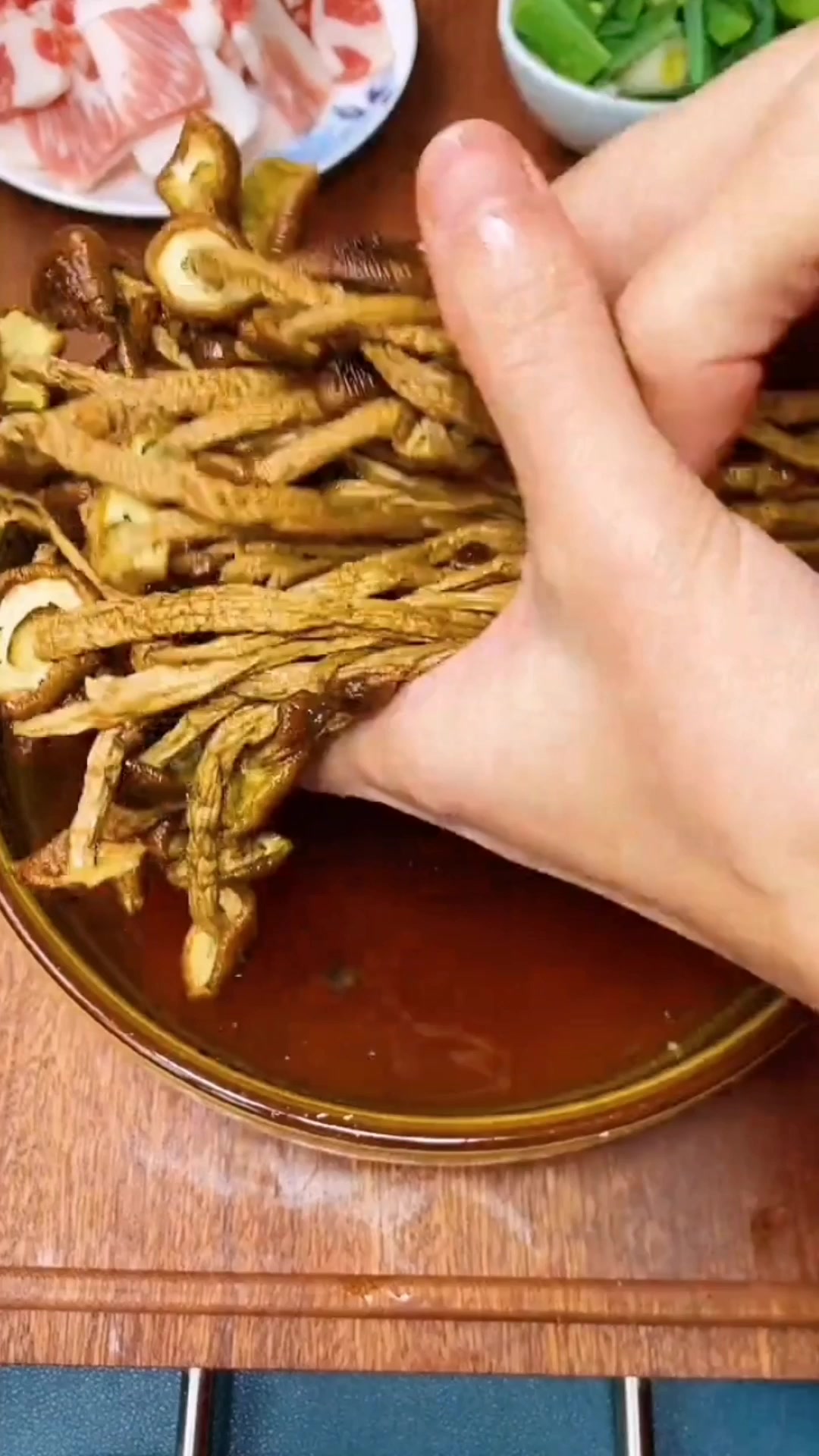 干茶树菇炒肉做法大全家常做法