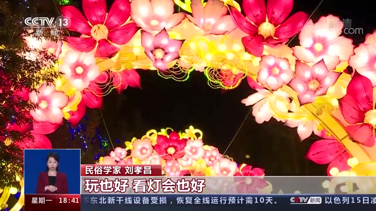 【来报菜名!南北方过年必备菜】在北方,除夕吃鸡吃鱼,再包饺子守岁,初一吃饺子,破五还是吃饺