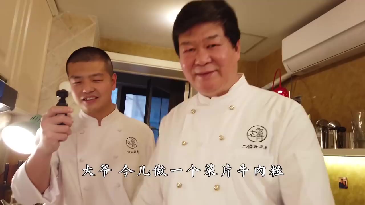 【流口水!一起学做菜片牛肉粒】牛肉滑嫩入味,土豆丝焦脆美味,吃了一口还想吃下一口。