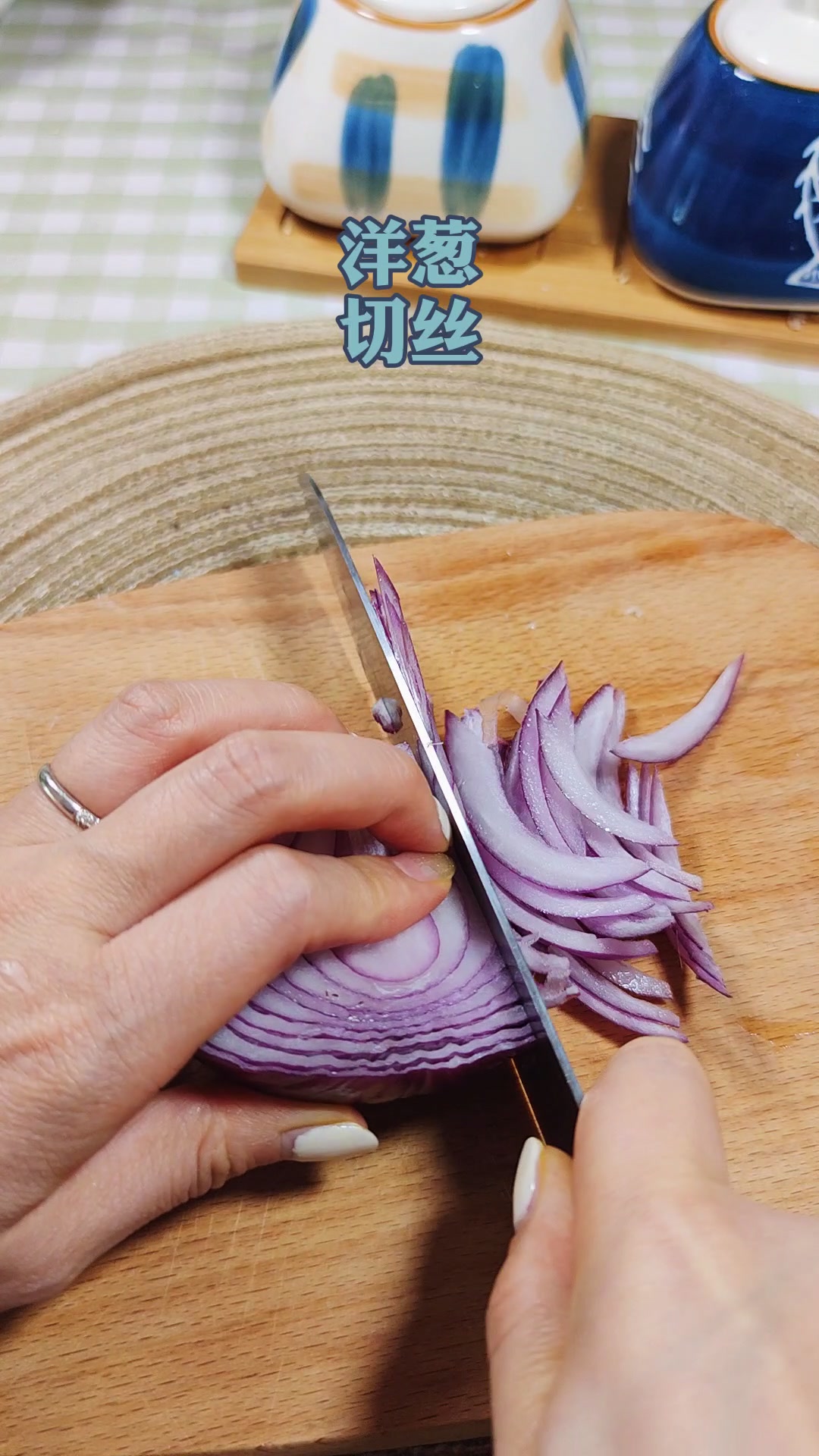 洋葱炒肥牛是一道以洋葱、肥牛为主材制作的菜品
