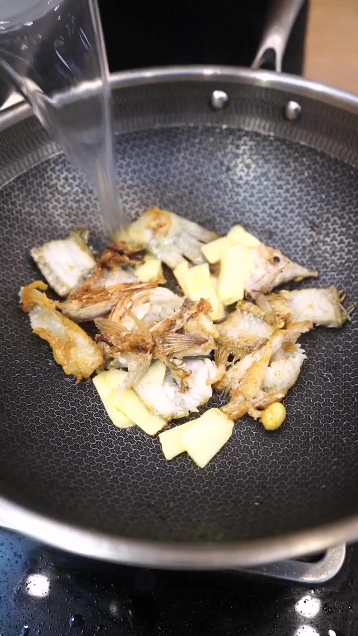 年快过完了,吃多了大鱼大肉,一道爽口的蔬菜鱼片粥真是太解腻了