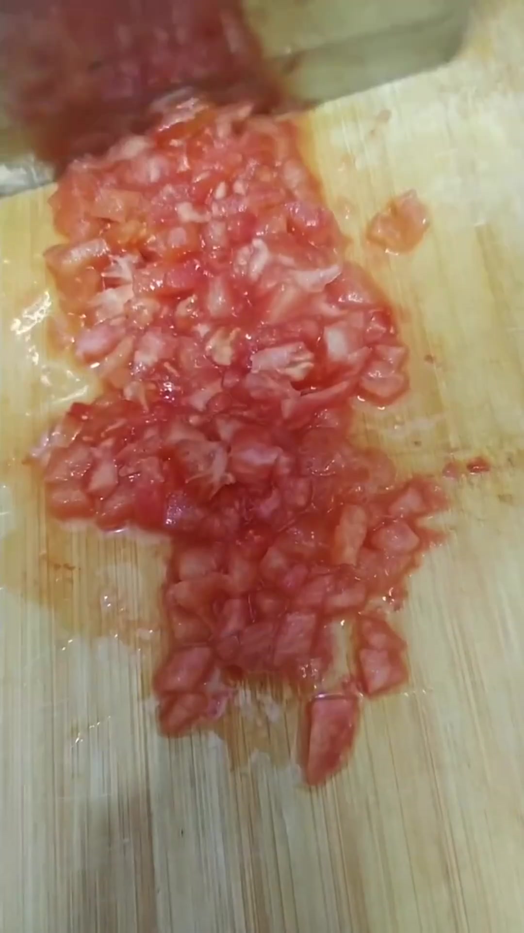 西红柿火腿肠煎蛋泡面