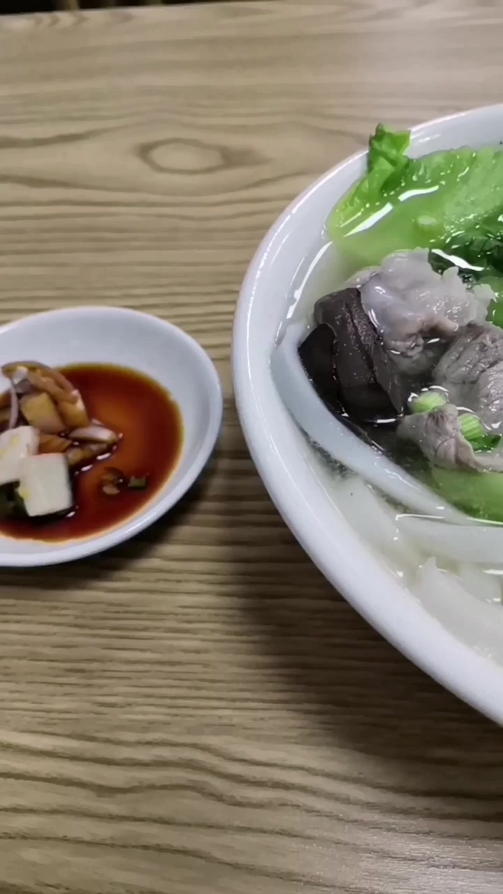 10元一份的猪杂汤河粉
